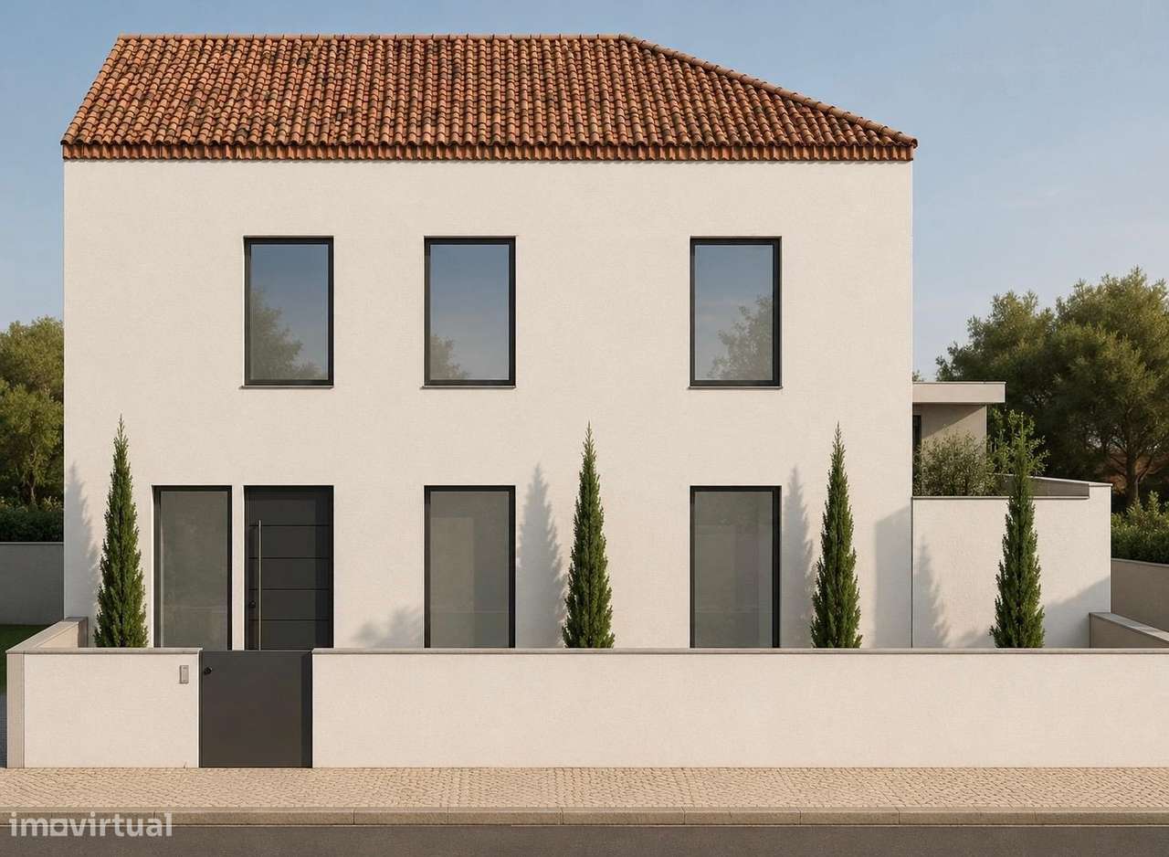 Terreno com moradia em ruína para construção em Condomínhas-4