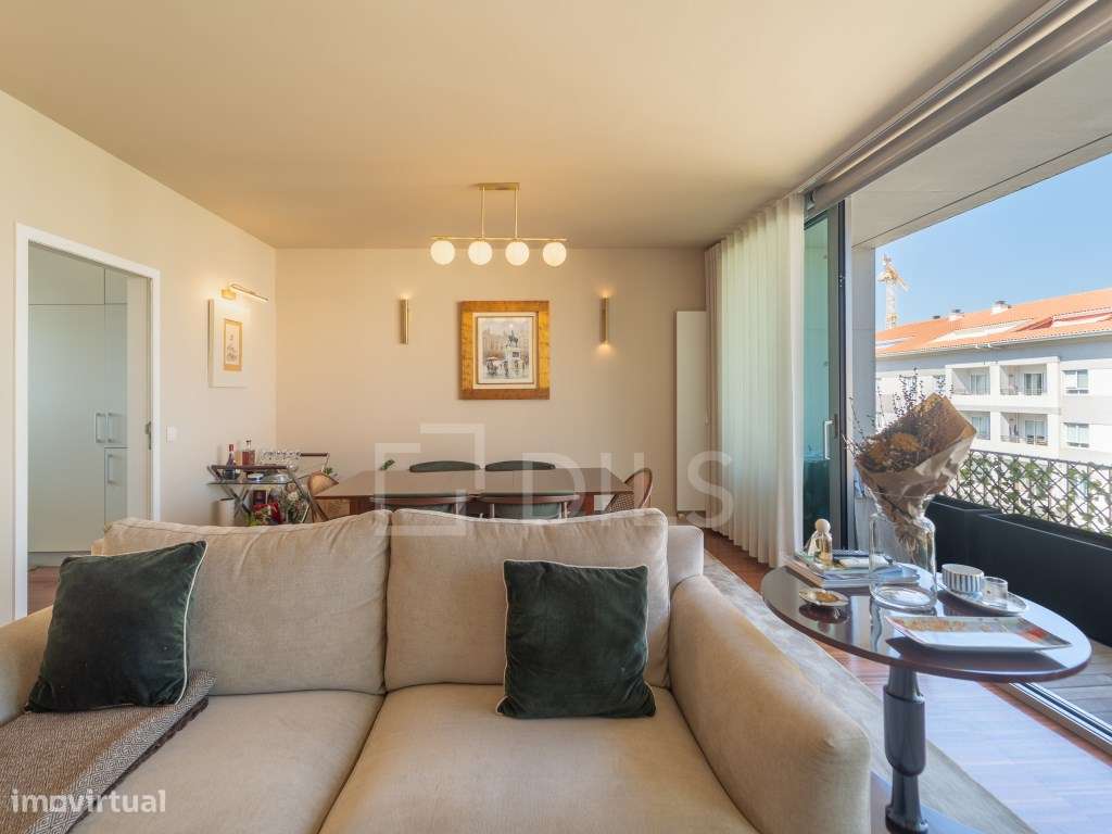 Apartamento T2 com varandas e garagem-7