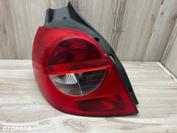 LAMPA TYLNA LEWA RENAULT CLIO 3 III HB - 1