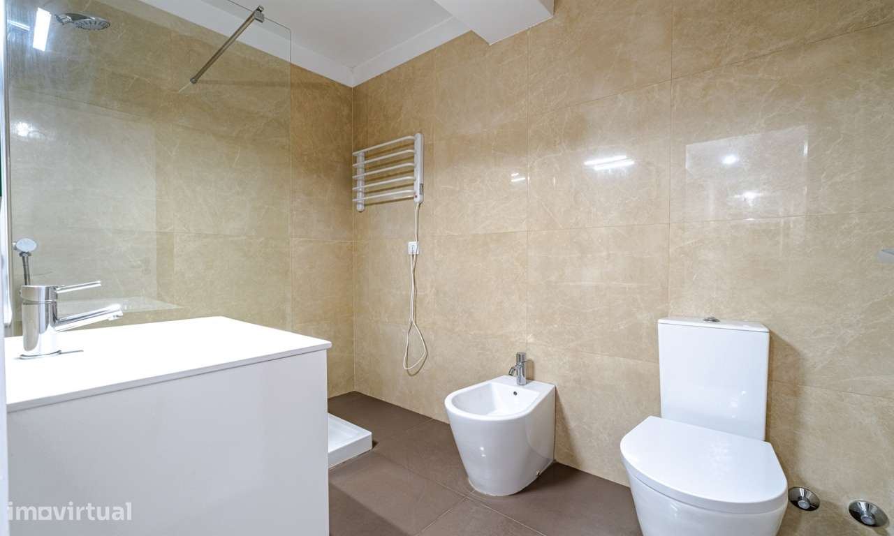 Apartamento T2 Remodelado - Garagem -Metro - Norteshopping- Matosinhos-16