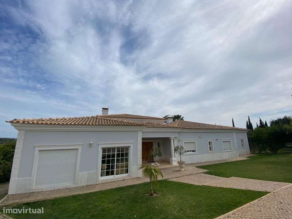 Magnífica Quinta V8 com piscina e deslumbrante vista mar. Localizada-51