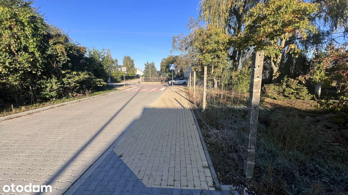 Działka narożnikowa z potencjałem w pobliżu lasu-13