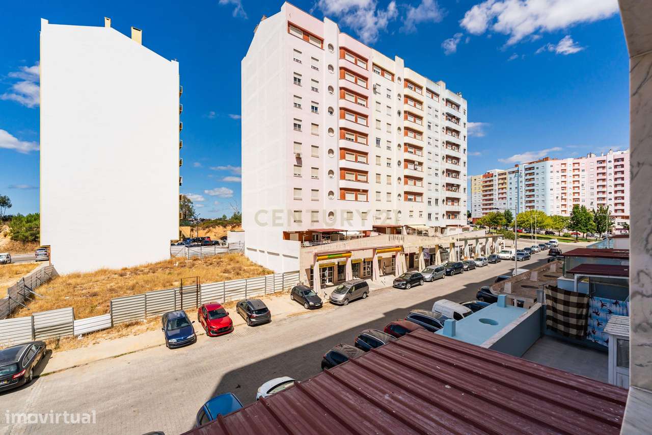 Apartamento T3 em Santa Marta do Pinhal / Corroios / Seixal.-4