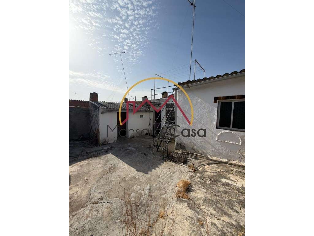 Moradia Térrea com Quintal e Garagem em Campinho-19