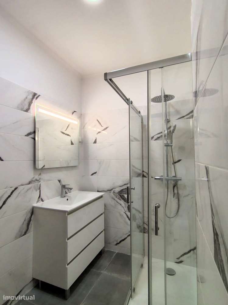 Apartamento T3 Totalmente Remodelado-14