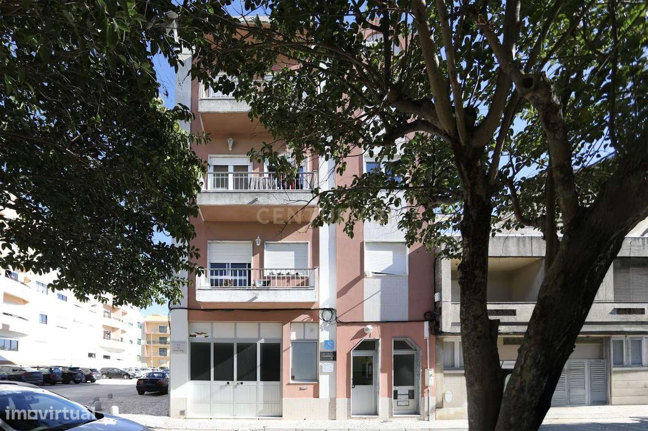 Apartamento T2 em Montijo com Vista para a Cidade-0