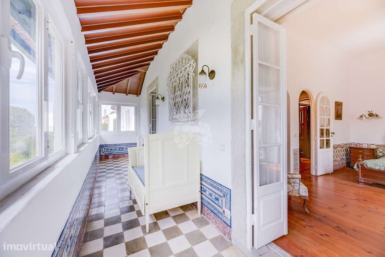 Moradia histórica T6  em Sintra com jardim, piscina e garagem-48