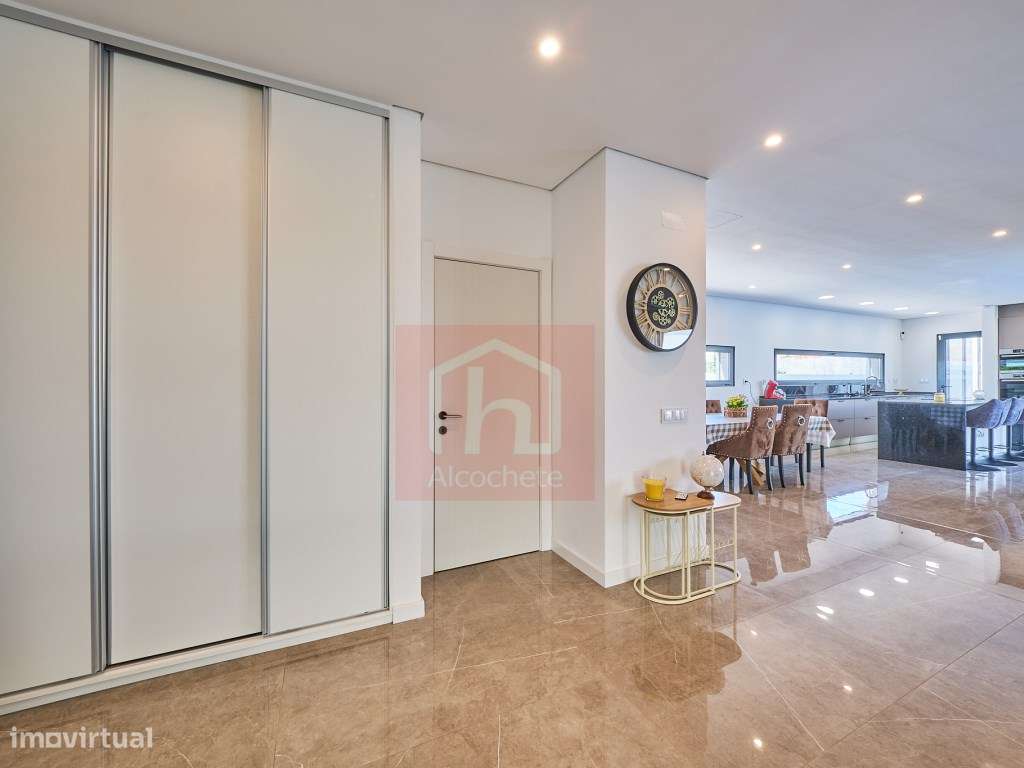 Moradia T5 de Luxo com Piscina Infinita Aquecida e Jacuzzi em Corte...-16