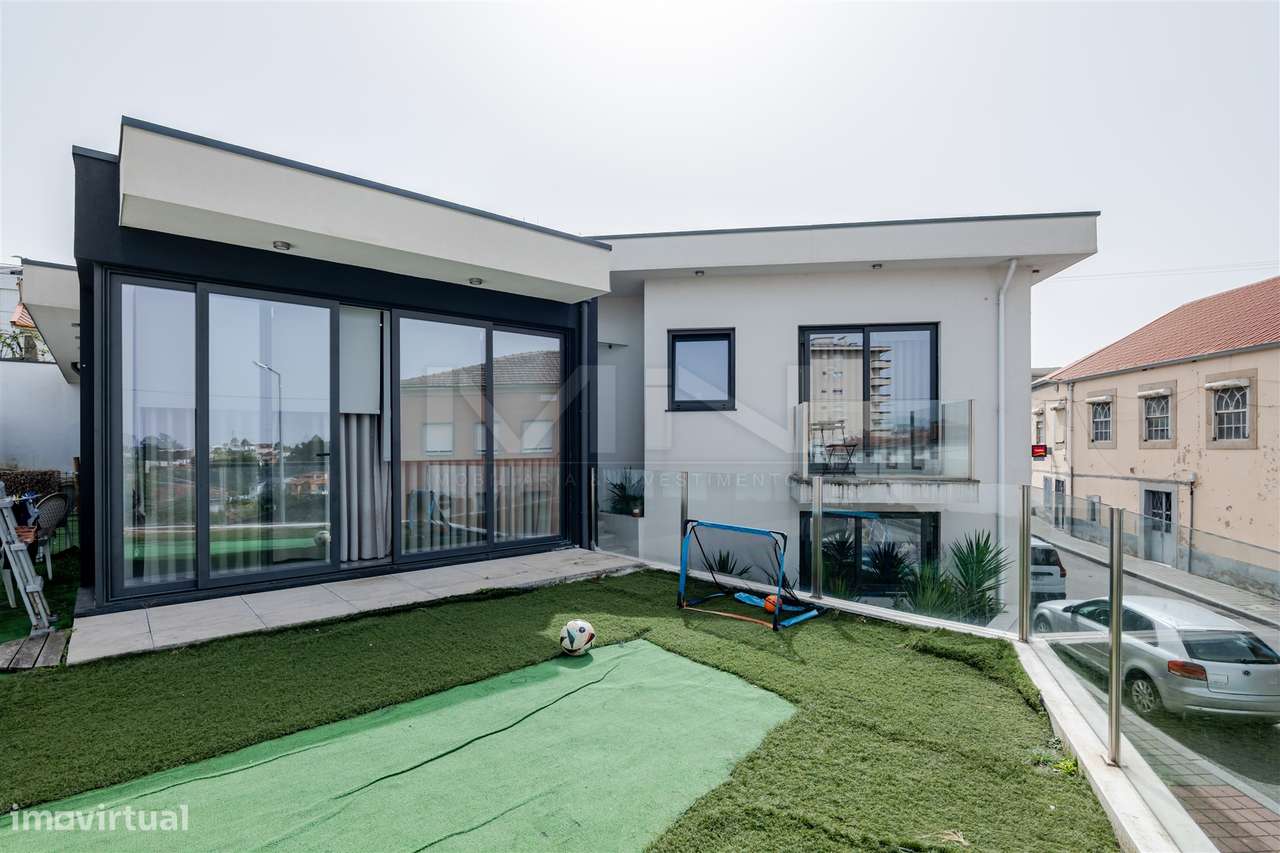 Moradia T4 de 4 Frentes: Elegância e Versatilidade a 2km do Freixo-32