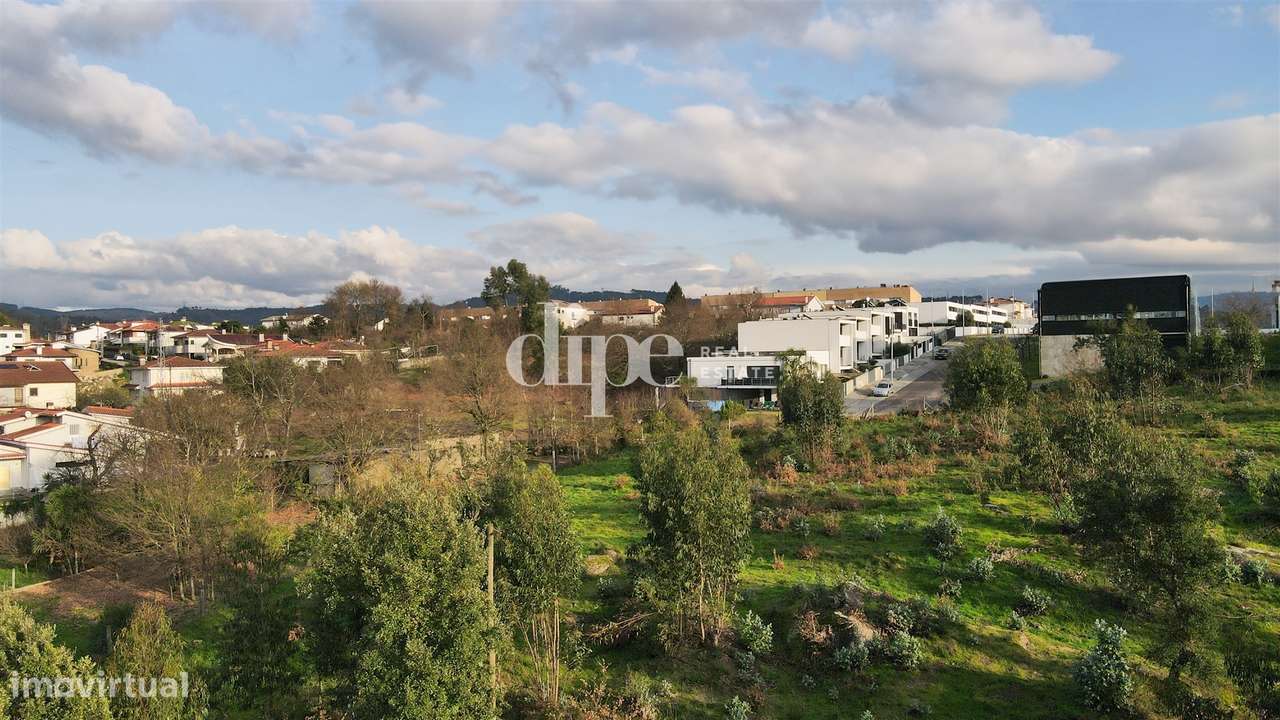 Terreno com 8500 m2 - Grande imagem: 2/10