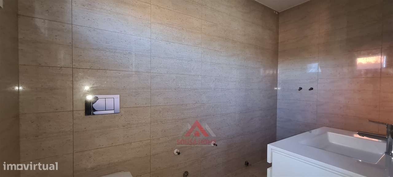 Moradia T7 + Sala c/ 100M2 + Terreno 4.666M2-26