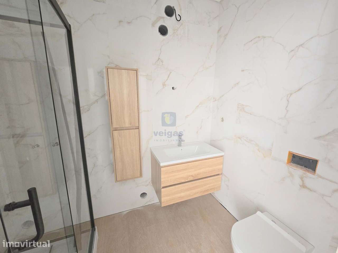 Apartamento T2 com terraço com duas frentes ao nível do RC no empreend-8