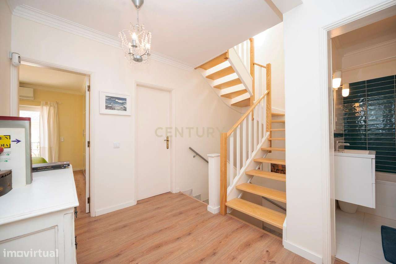 Moradia remodelada de 6 assoalhadas Exclusiva no Estoril-18