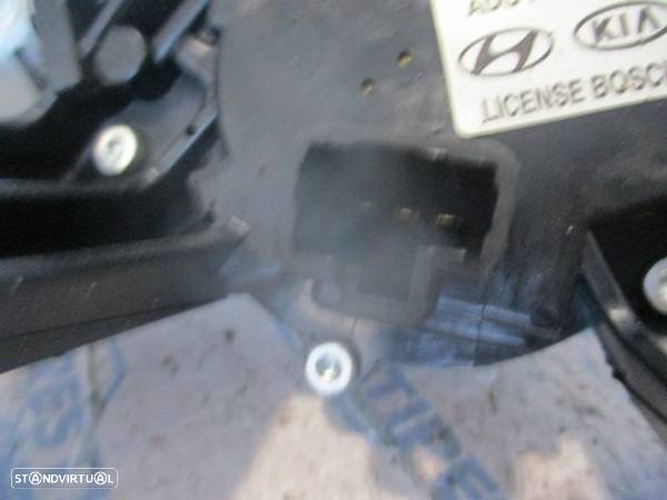 Motor Limpa Vidros Tras 987004D000 KIA CARNIVAL 2 2009 2.9 CRDI 185CV 5P CINZA Traz - 3