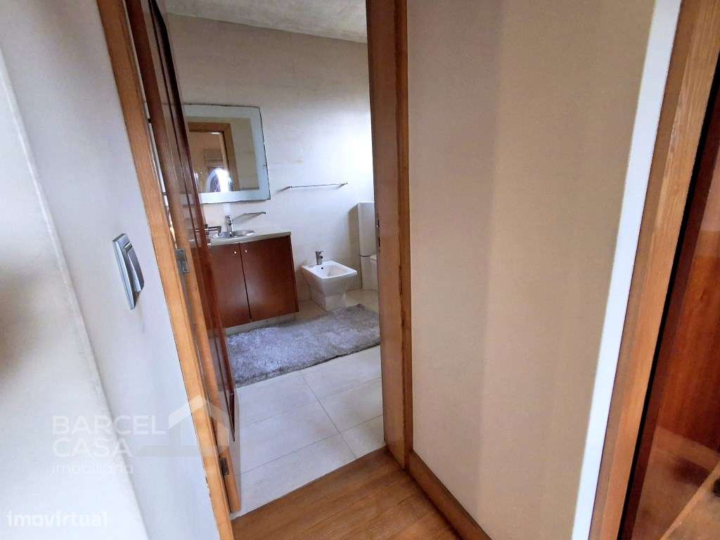 Moradia T4 em pedra, com piscina em Airó - Barcelos-29