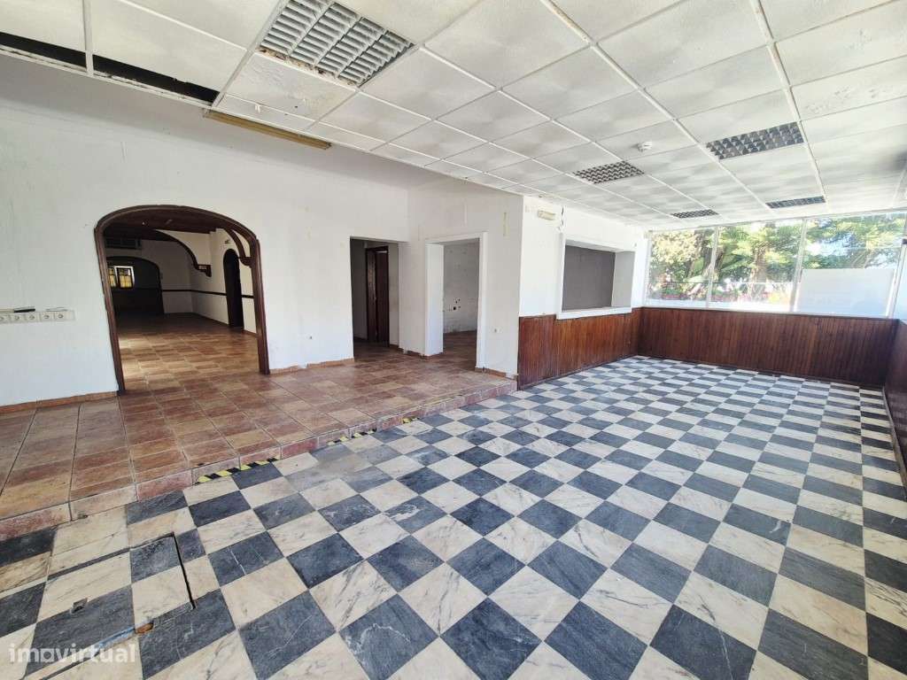 Edifício no centro de Milfontes-5