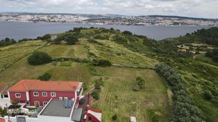 Propriedade T5 com vista sobre o Rio Tejo e a cidade de Lisboa