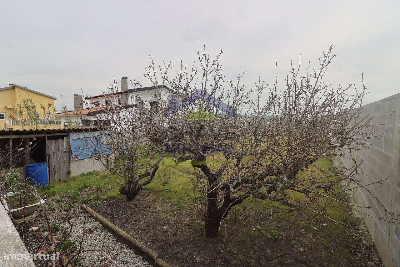 Moradia V3 com Terreno Urbano e Garagem - Seixal, Lourinhã-57