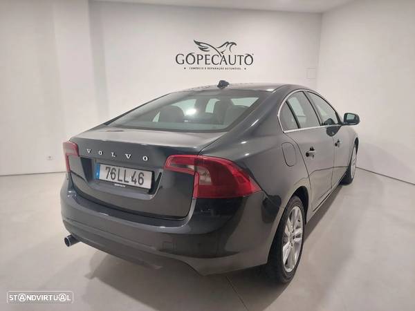 Volvo V60 2.0 D3 Momentum - 25