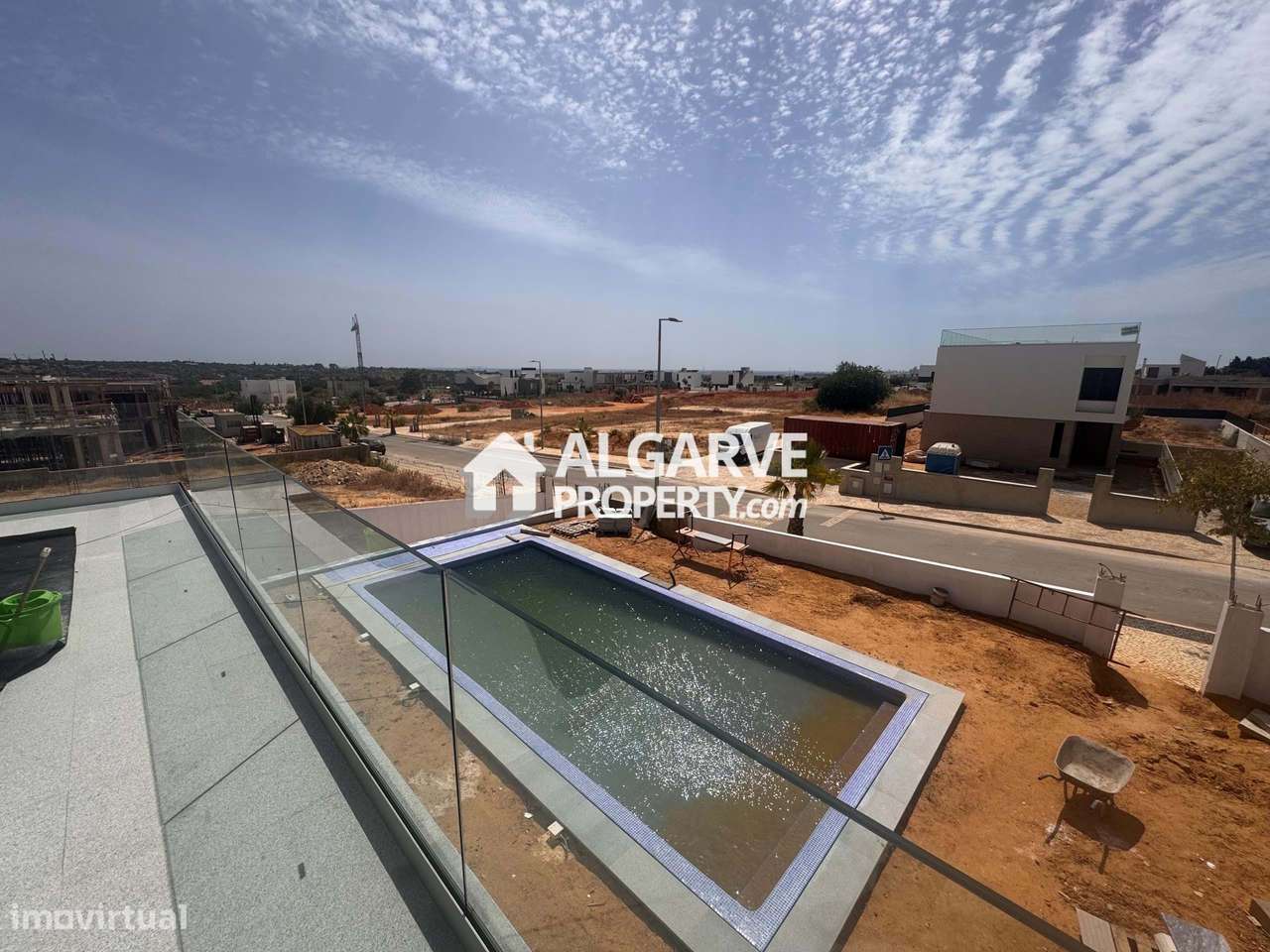 Moradia de Luxo T4 com Piscina e Vista Mar na Guia, Algarve-5