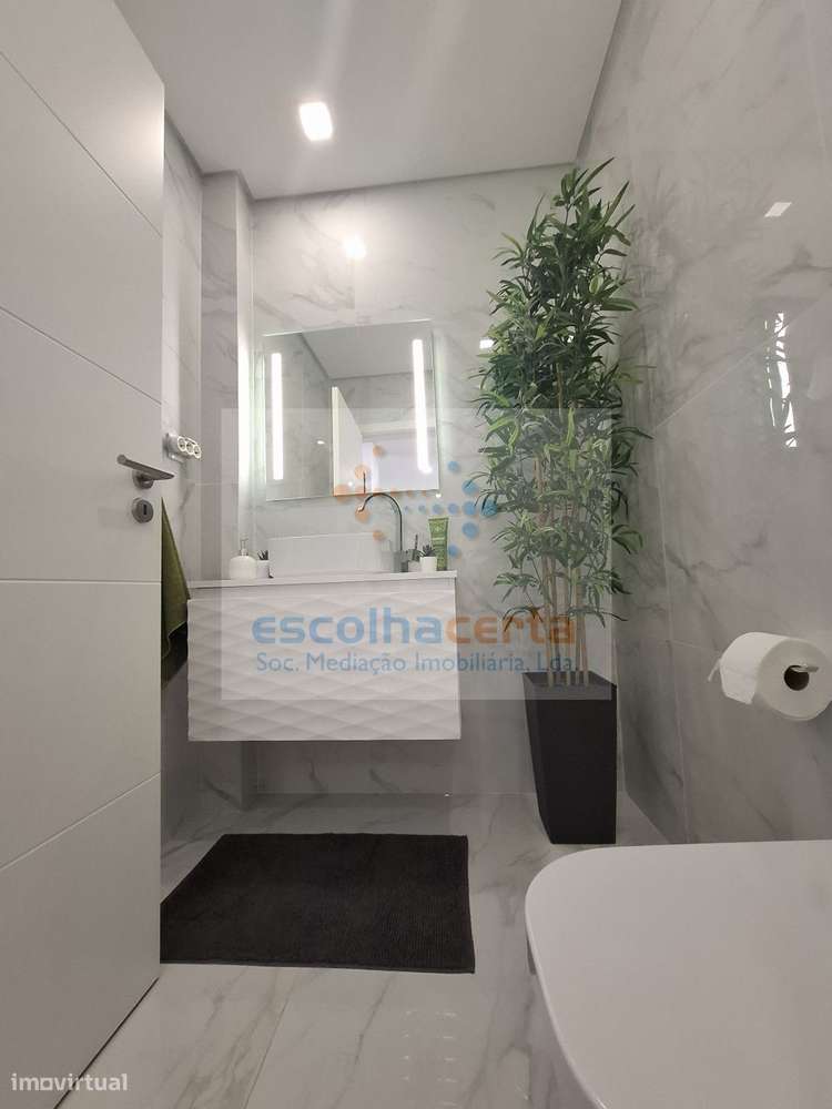 Oportunidade Excelente Moradia Térrea T4 Com Piscina de agua salgada-30