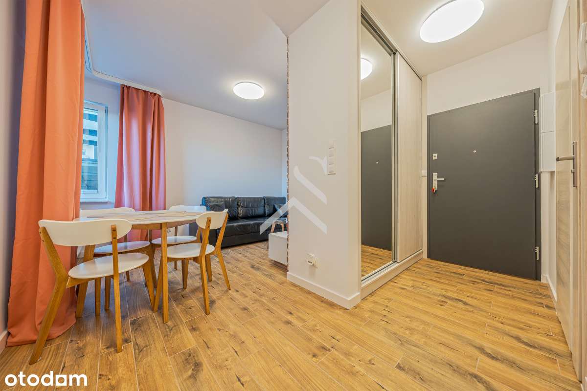 Kawalerka - Umeblowana - Miejsce w hali-4