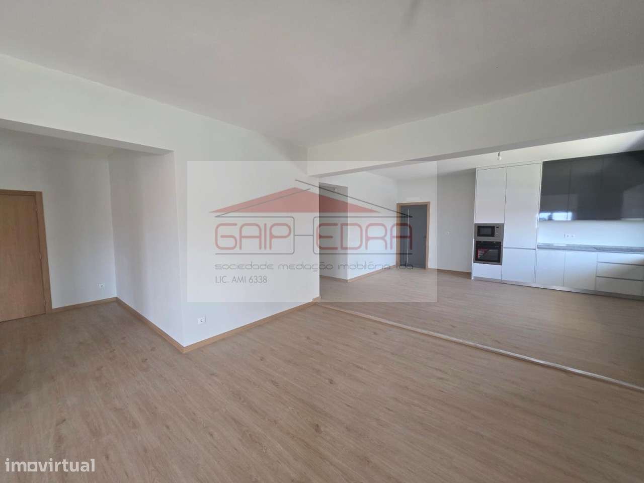 Moradia 4 frentes nova  com 840 m2 terreno em Felgueiras-12