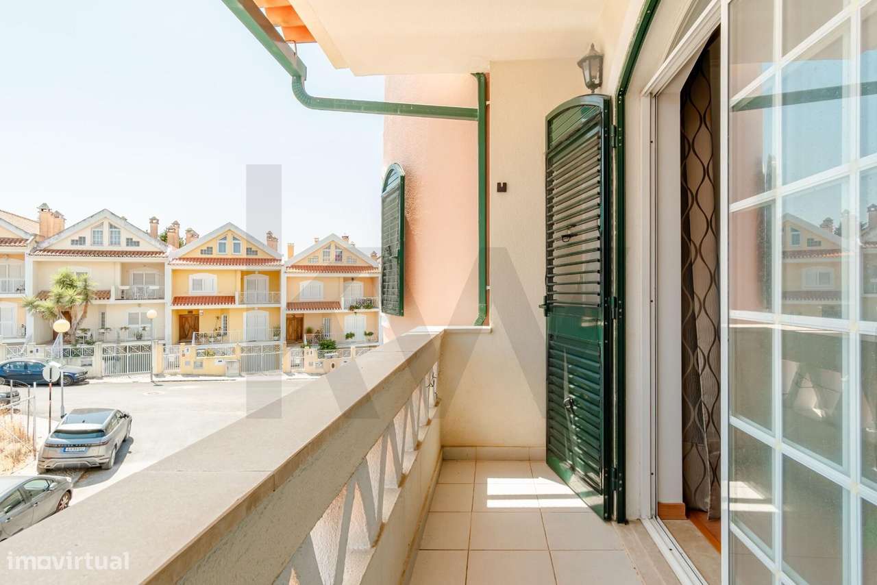 Moradia em Banda T4+1 com Jardim, Garagem e Sótão-31
