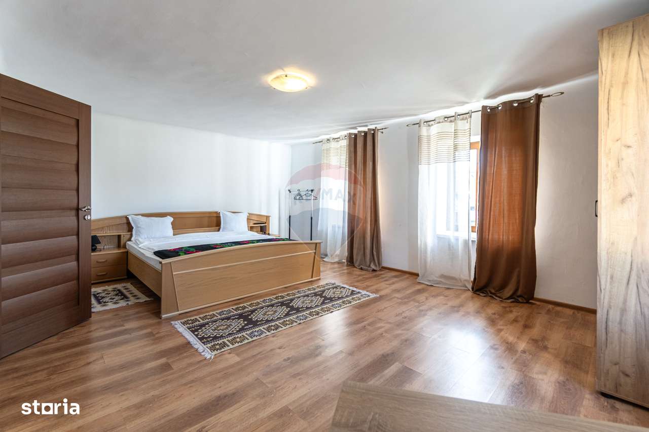 Casă / Vilă cu 7 camere de vânzare-14