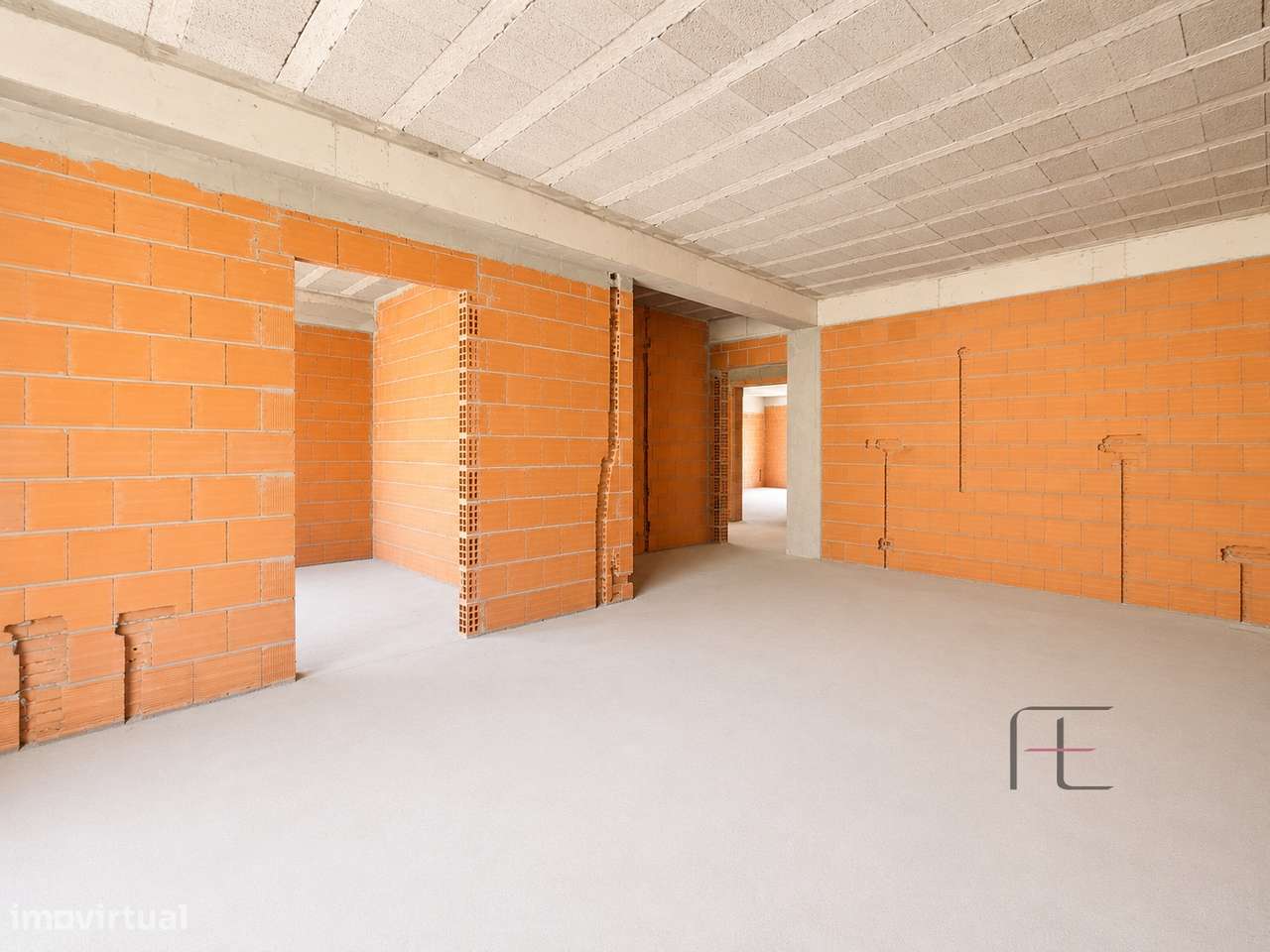 Apartamento T1 com Varanda, condomínio fechado, Arcozelo-4