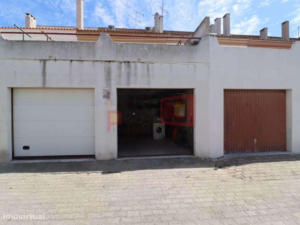 MORADIA T4 COM GARAGEM E TERRAÇO - MONTIJO-20