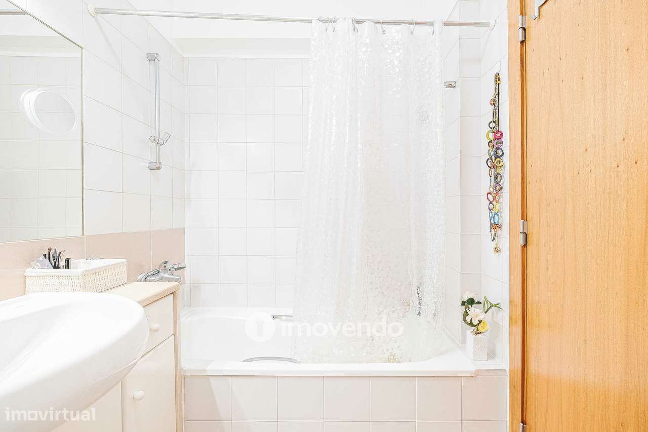 Apartamento T3, com garagem e arrecadação, na Ramada-39