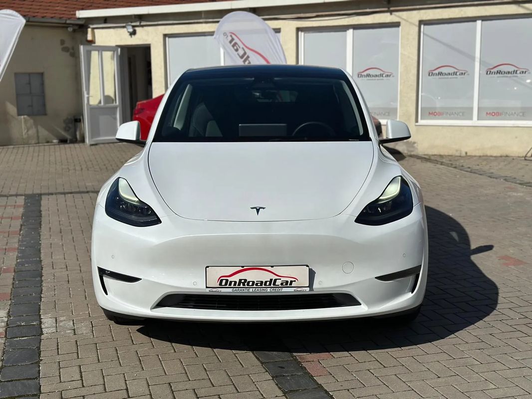 Tesla Model Y Long Range Dual Motor AWD - 12
