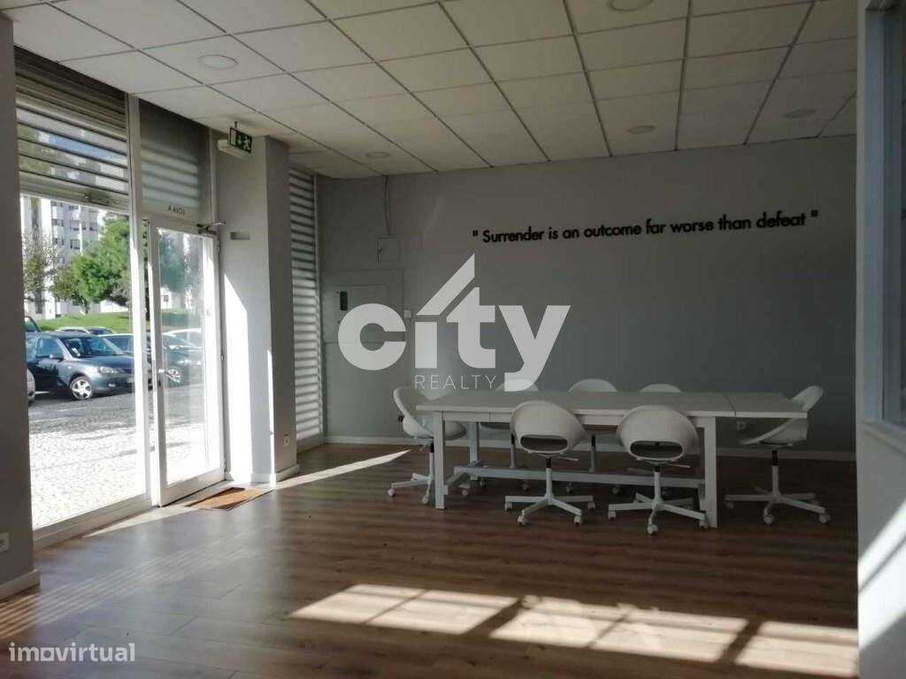 Loja na Rua Melvin Jones à Quinta dos Barros - Grande imagem: 2/16