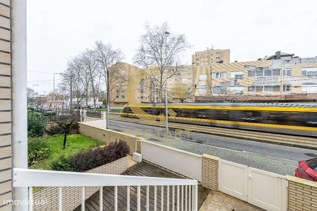 Apartamento T3 com excelente exposição solar, box fechada e junto ao m - Grande imagem: 2/60