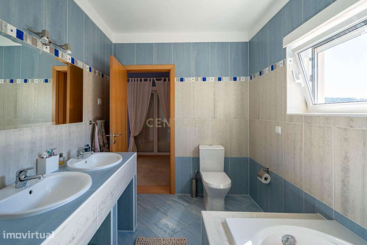 Moradia T3 - C/ espaço exterior e piscina-44