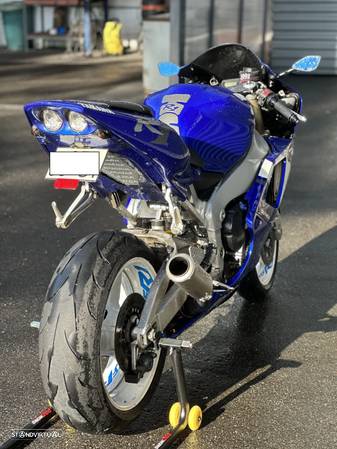 Yamaha YZF R1 - 3