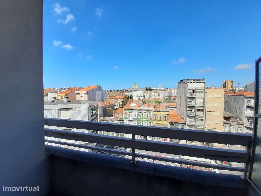 Apartamento T3+1, com varanda à Av. Fernão de Magalhães- Bonfim- Porto-19
