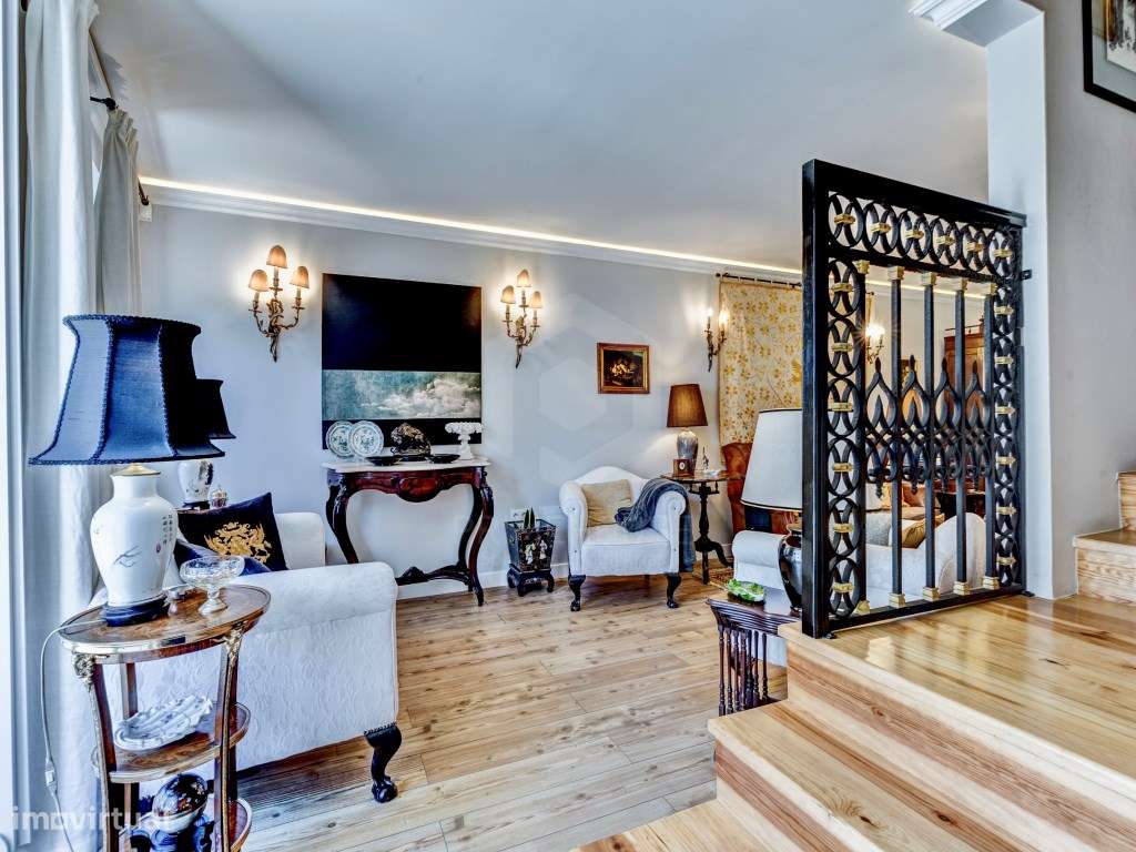 Moradia T4+1 no Centro da Vila Nogueira de Azeitão-7