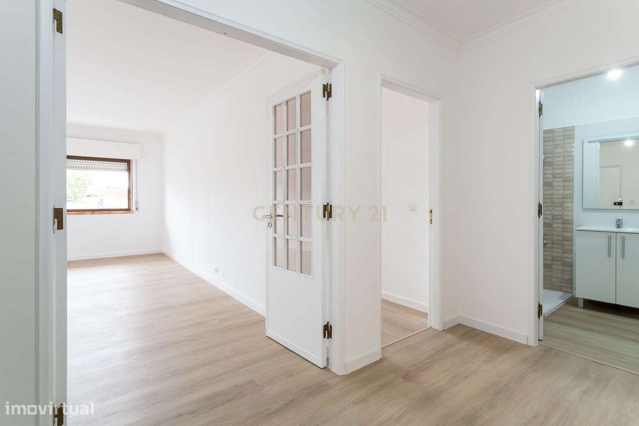 Apartamento T2 com terraço a 150m da estação de Queluz – Monte Abraão - Grande imagem: 2/32