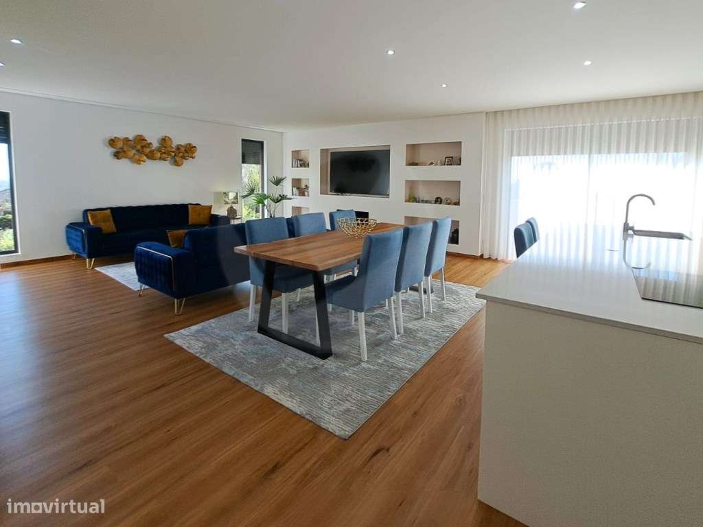 Moradia T4 de Luxo em Terroso na Póvoa de Varzim - Grande imagem: 4/44