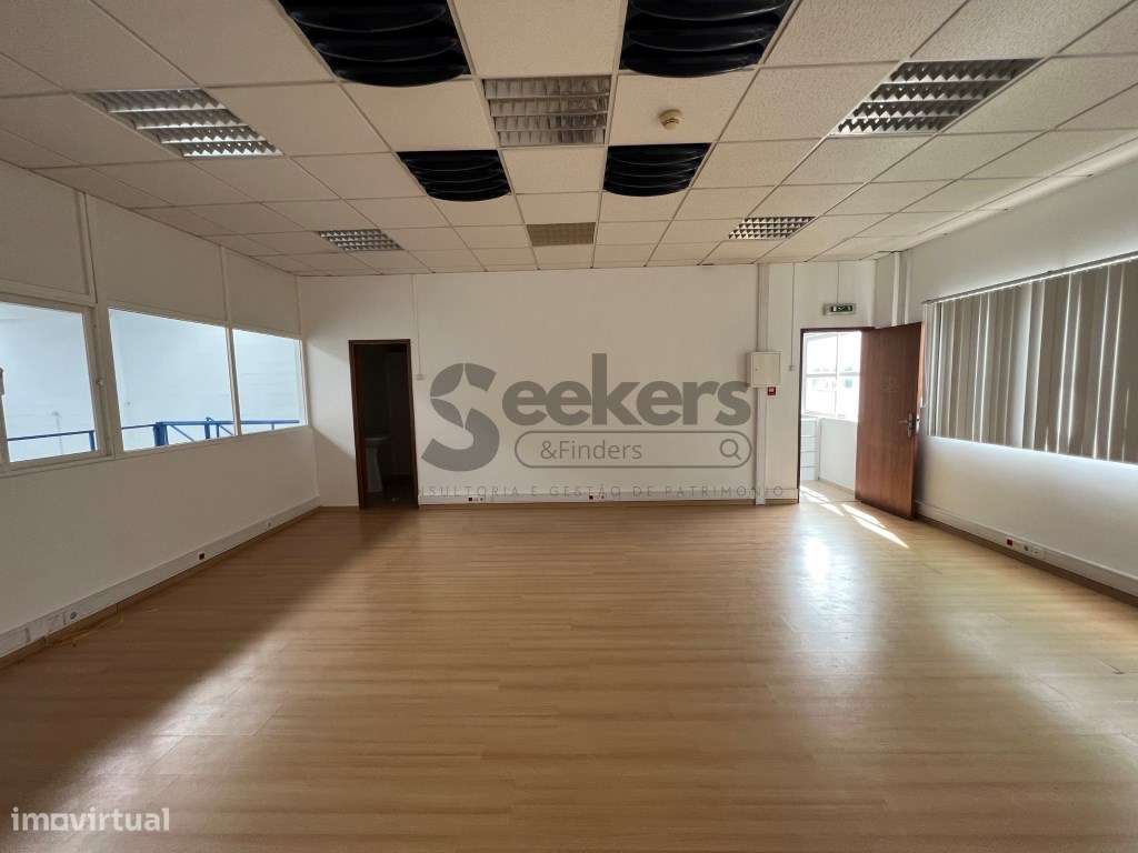 Armazém e escritório na Beloura, Sintra com 260 m2-14