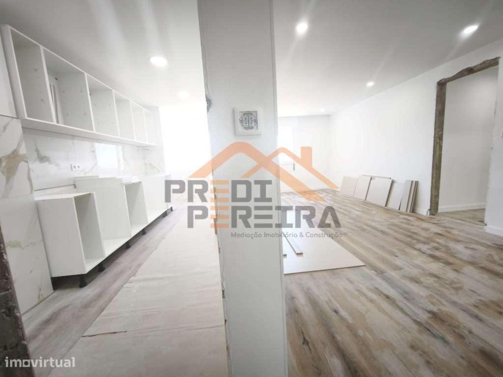 Situado em Santo António dos Cavaleiros, Torres da Bela Vista, T3 t...-2