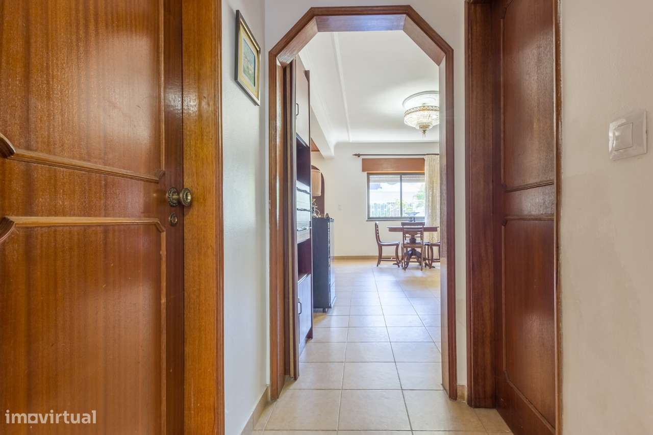 Moradia T3 + 1 em Vale Milhaços - Corroios com Garagem-10