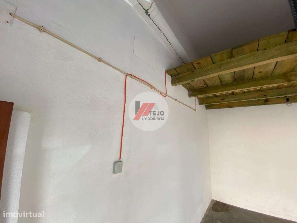 Arrenda I Garagem/Armazem I 12 m2 I Qta da Lomba - Grande imagem: 5/15