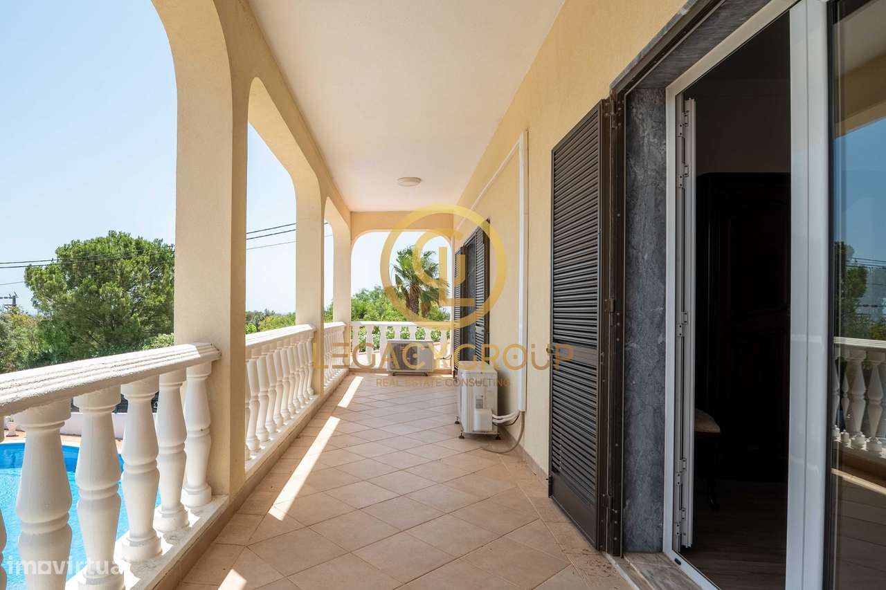 Moradia T5 com piscina + Anexo T1 independente em Loulé - Grande imagem: 2/33