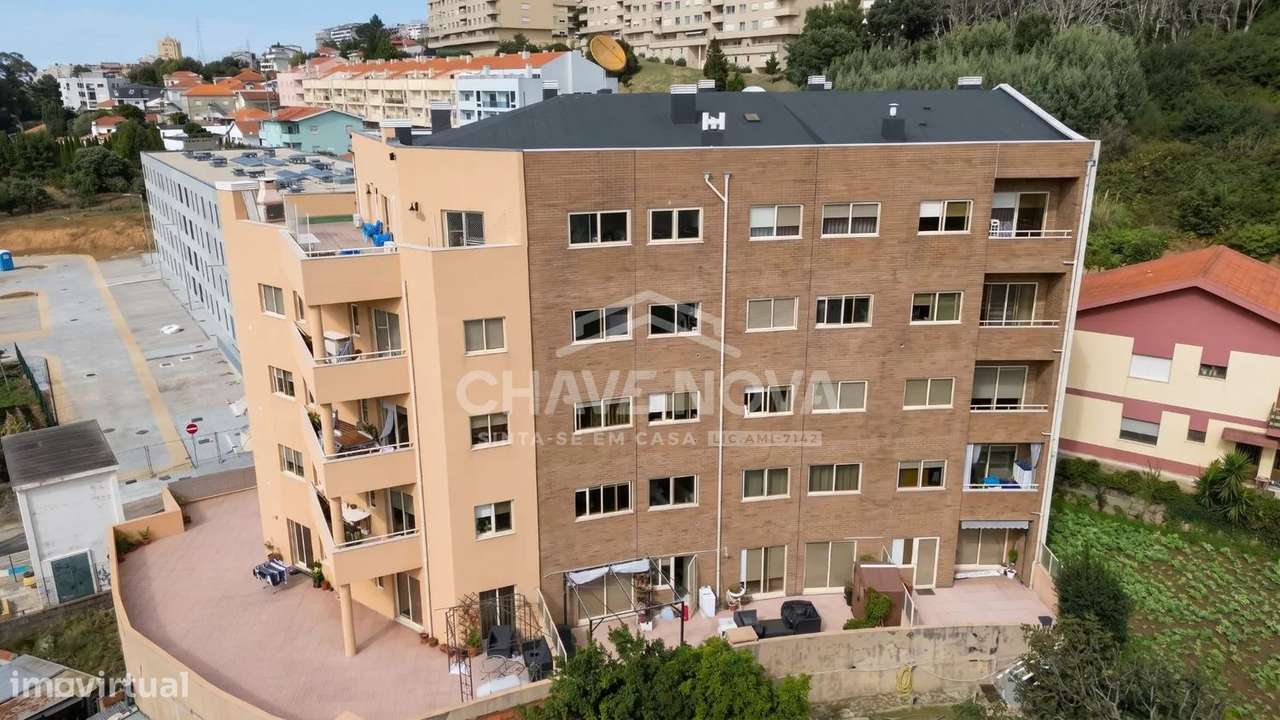 Apartamento T2 c/ Lugar de Garagem em Mafamude-18