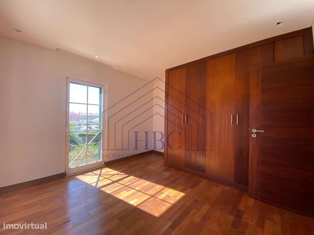 Moradia T4 com Amplo Jardim e Potencial de Remodelação em Alcabidec...-48