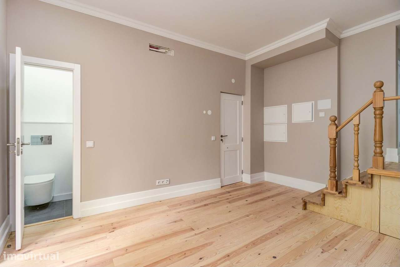 Apartamento T2  com 2 WC | Renovado | Rua do Salvador – Alfama | 1.º A - Grande imagem: 3/12