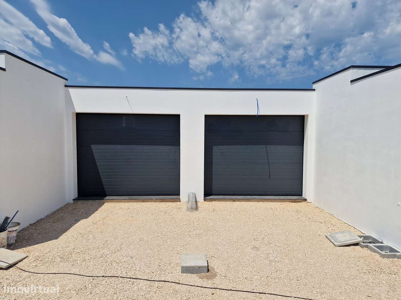 Moradia térrea T3 geminada por garagem-5